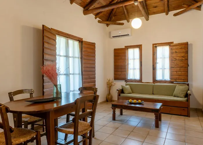 Porto Kalamitsi Stone-built * Kardhamili