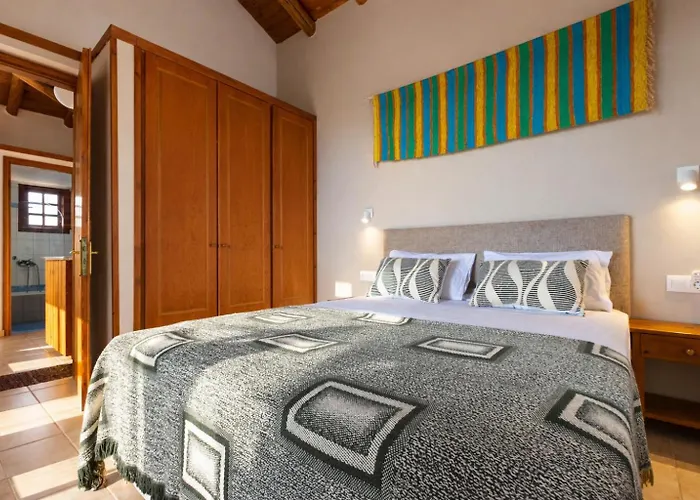 Porto Kalamitsi Stone-built Holiday home *