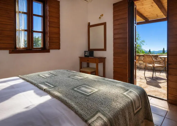 Porto Kalamitsi Stone-built Holiday home