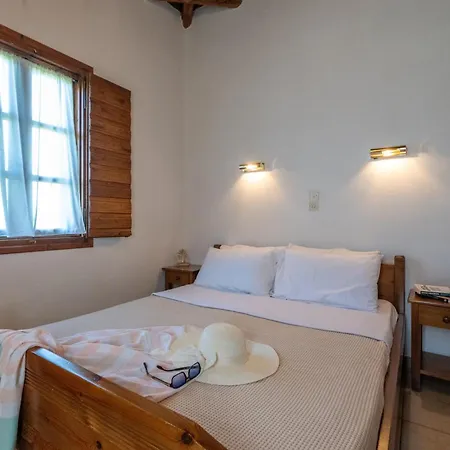 Porto Kalamitsi Stone-built Holiday home *
