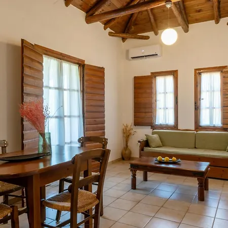 Porto Kalamitsi Stone-built * Kardamyli