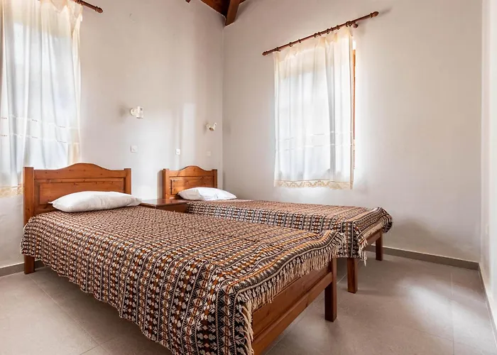 Porto Kalamitsi Stone-built Holiday home